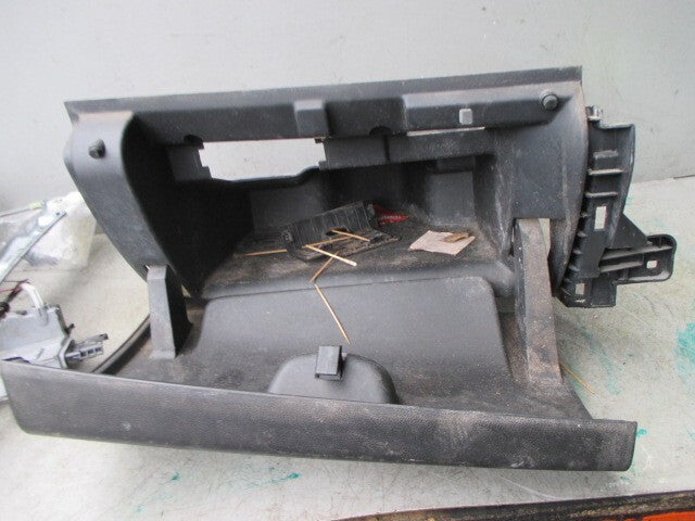 2015 RENAULT TRAFIC X82 MK2 DASHBOARD GLOVE BOX STORAGE COMPARTMENT 681086447R