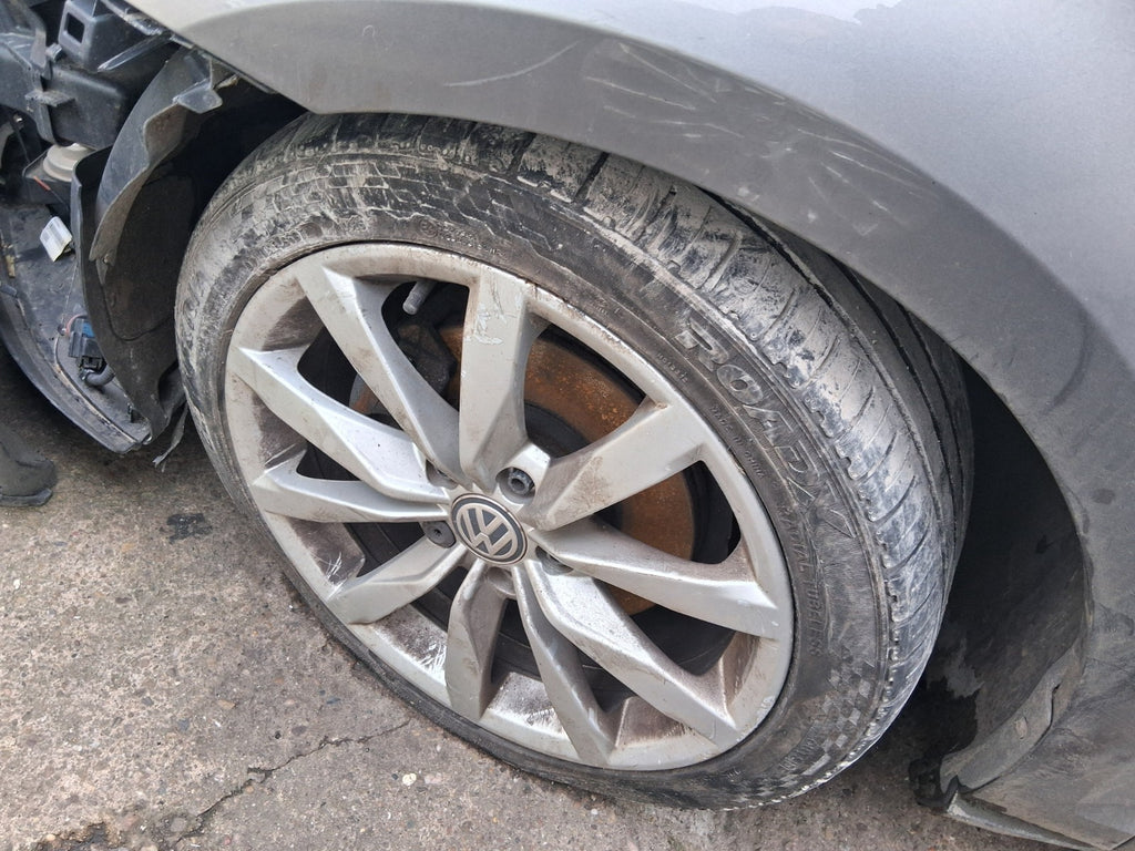 2016 VOLKSWAGEN GOLF MK7 17 INCH ALLOY WHEEL WITH TYRE 225/45R17