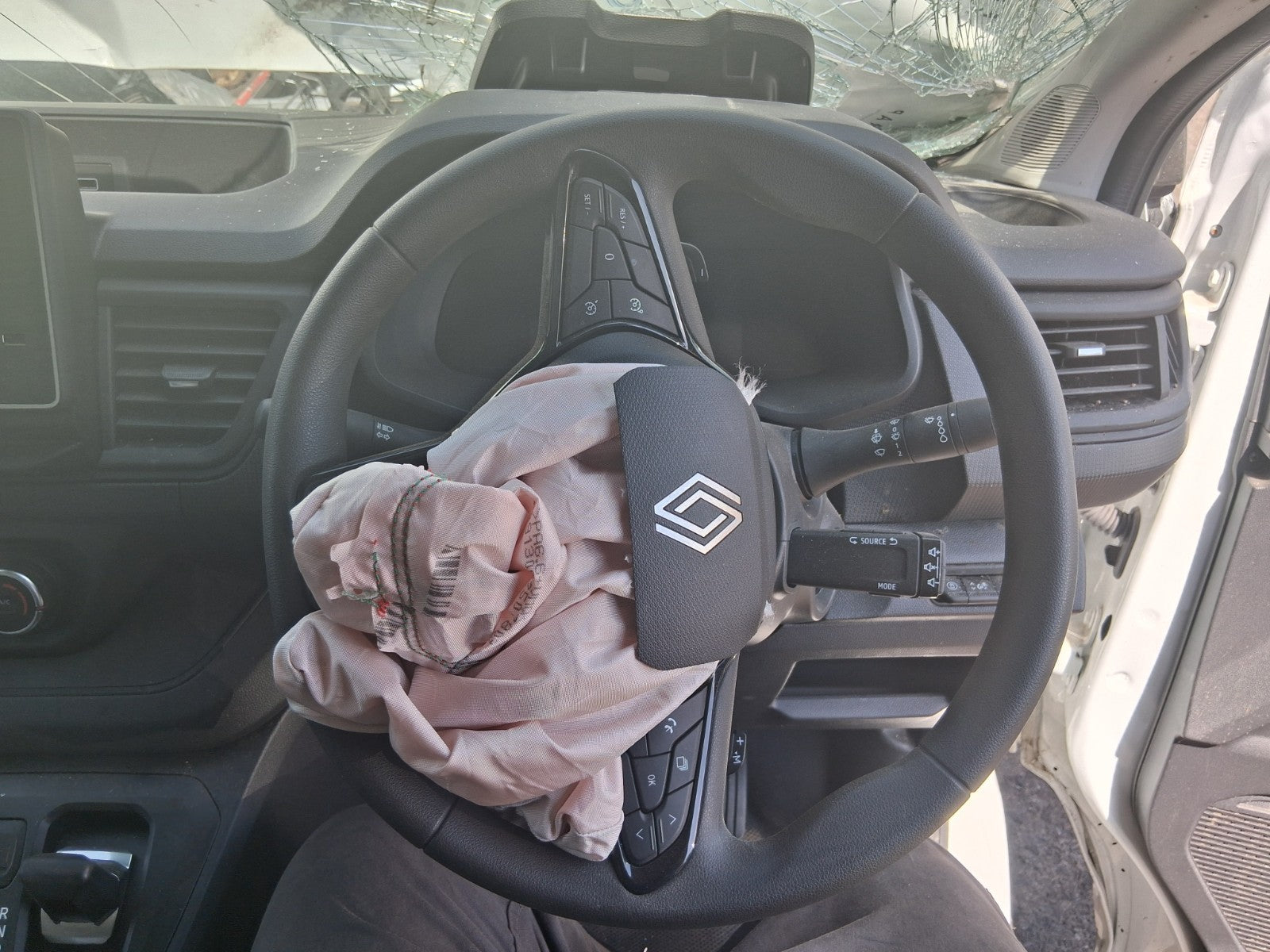 2025 RENAULT TRAFIC X82 MK3 MULTIFUNCTION STEERING WHEEL BLACK