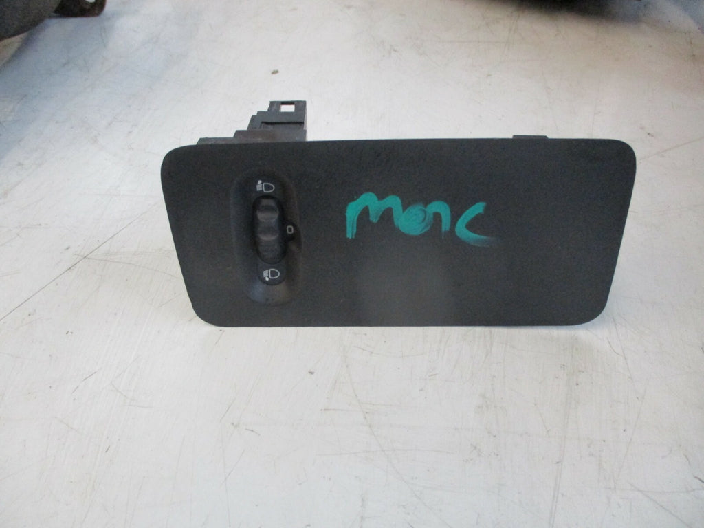 RENAULT TRAFIC MK2 2014 HEADLIGHT ADJUSTMENT CONTROL SWITCHES 8200379685