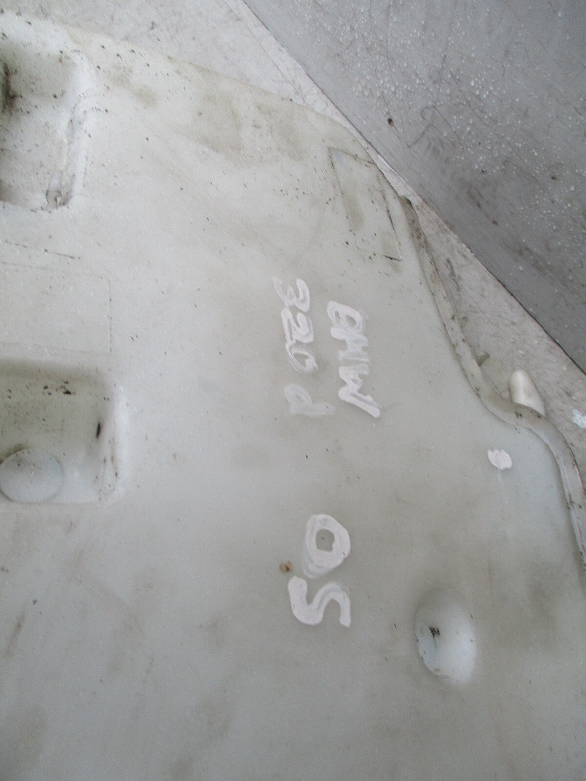 2005 BMW 320D WINDOW SCREEN WASHER BOTTLE AND PUMP WASHER TANK 45R-01