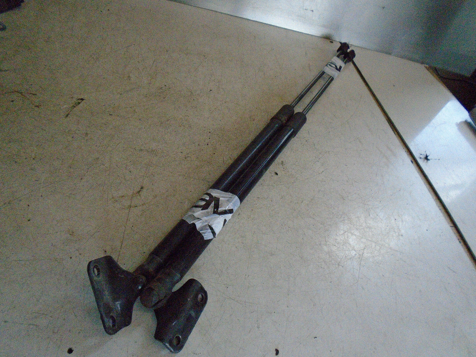 VAUXHALL CORSA E 2018 5 DOOR REAR TAILGATE STRUTS PAIR 39089133