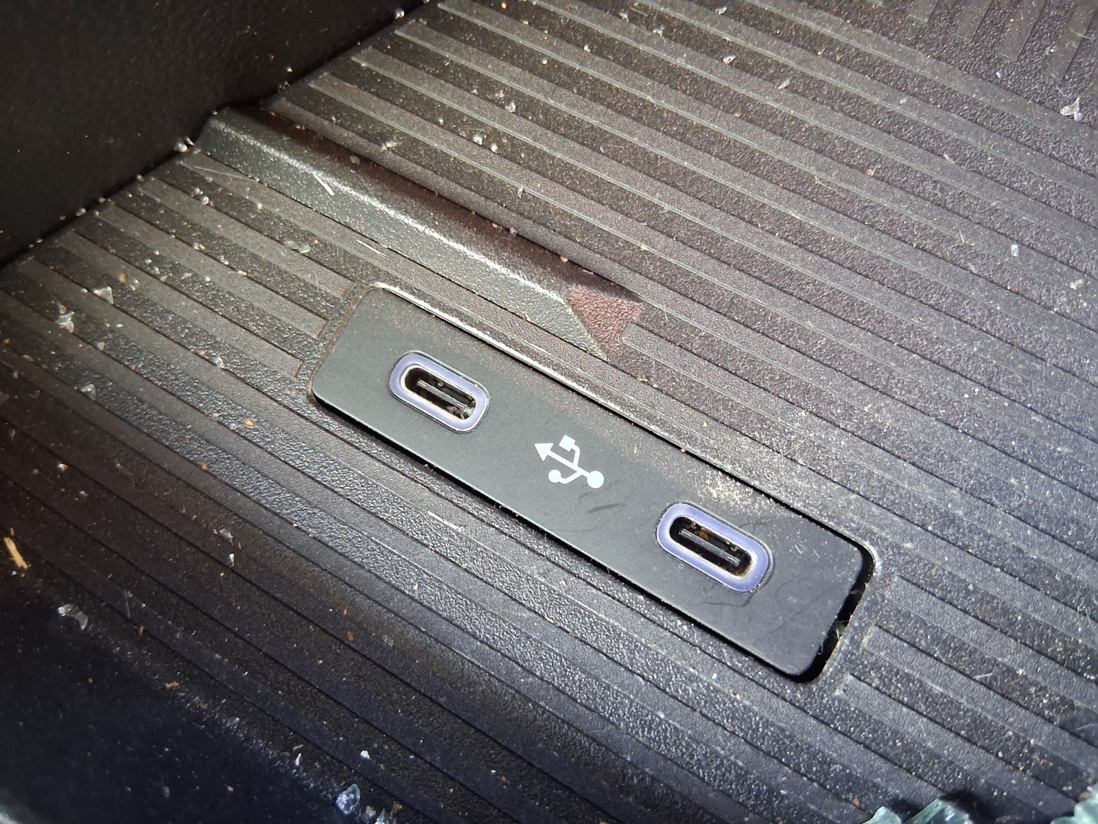 2025 RENAULT MASTER MK4 USB TYPE C CHARGING PORT