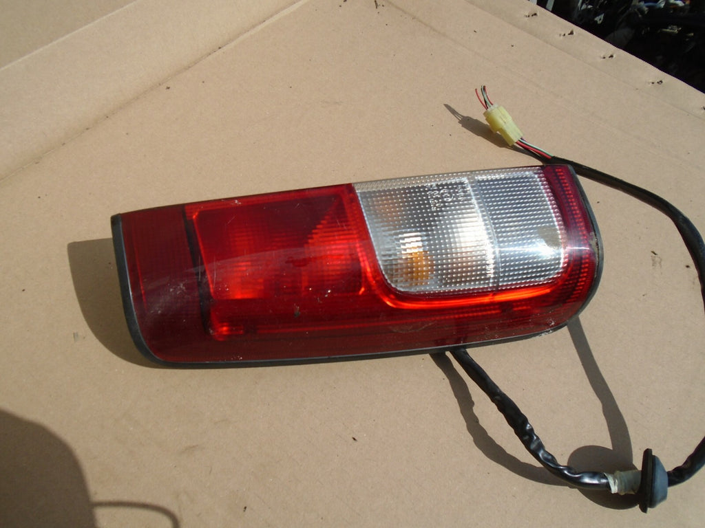 SUZUKI IGNIS 2001 NSR PASSENGER SIDE REAR BRAKE TAIL LIGHT CLUSTER ASSEMBLY