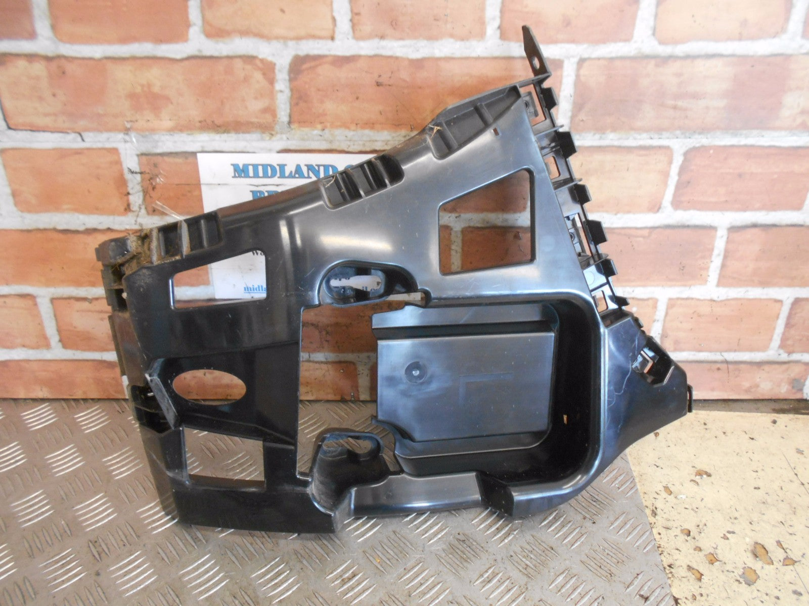 BMW 1 SERIES F20 2016 NSR PASSENGER SIDE REAR LEFT BUMPER BRACKET 7371753