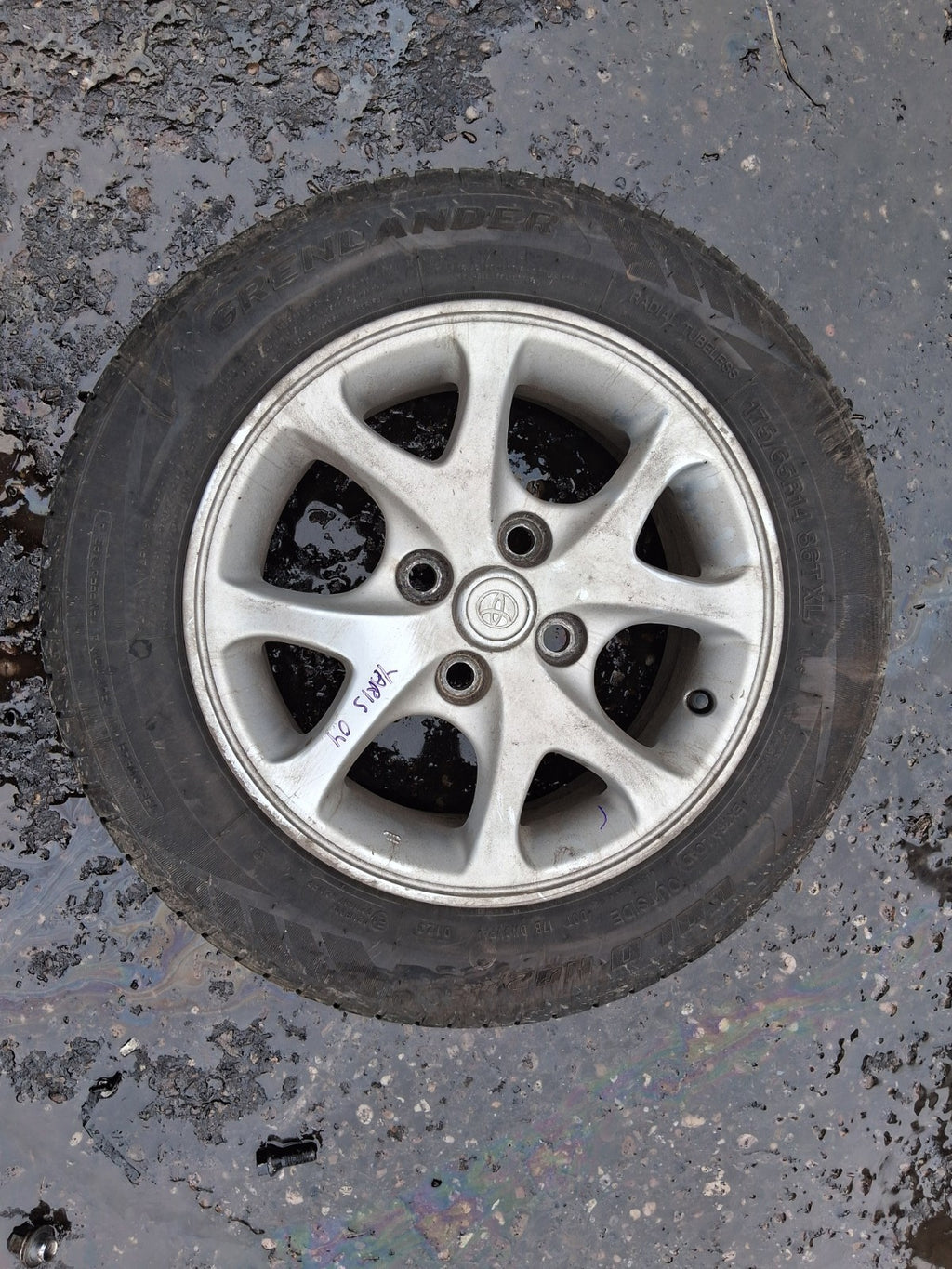 2004 TOYOTA YARIS MK1 14 INCH ALLOY WHEEL WITH TYRE 175/65R14