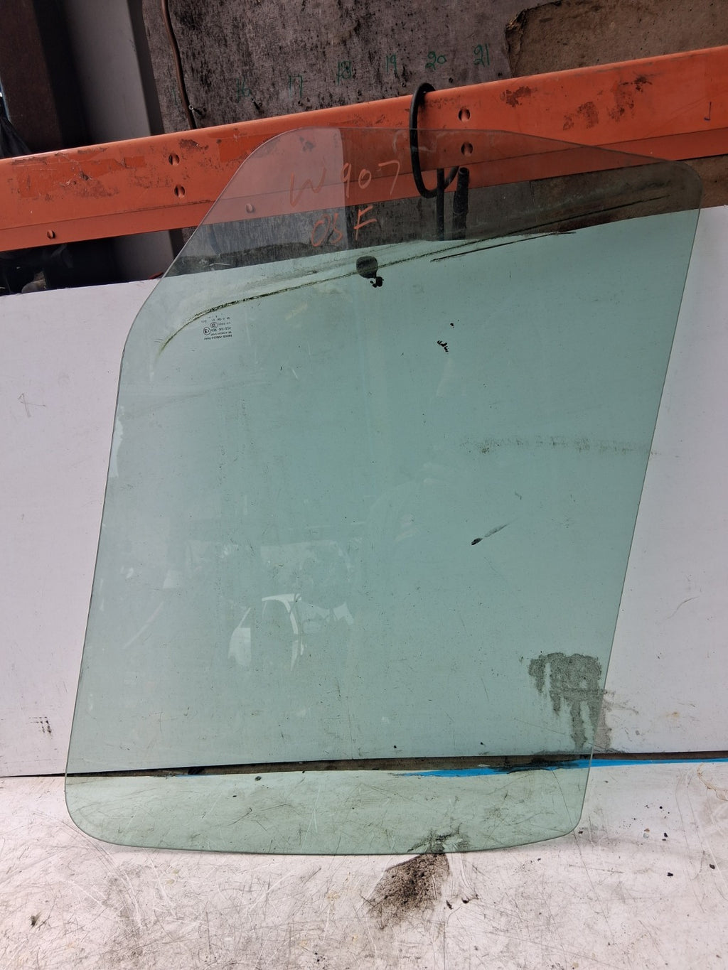 2019 MERCEDES BENZ SPRINTER W907 OSF DRIVER SIDE FRONT WINDOW GLASS