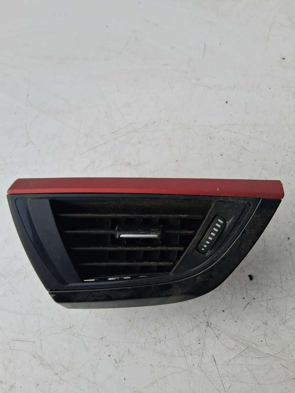 BMW 1 SERIES F20 2015 DASHBOARD AIR VENT RED 920535607