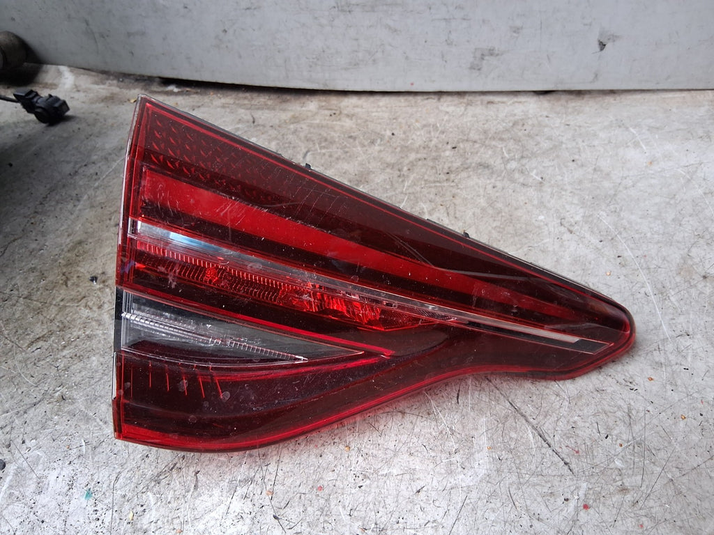 2023 RENAULT CLIO MK5 NSR PASSENGER SIDE REAR INNER TAIL LIGHT 265551422R