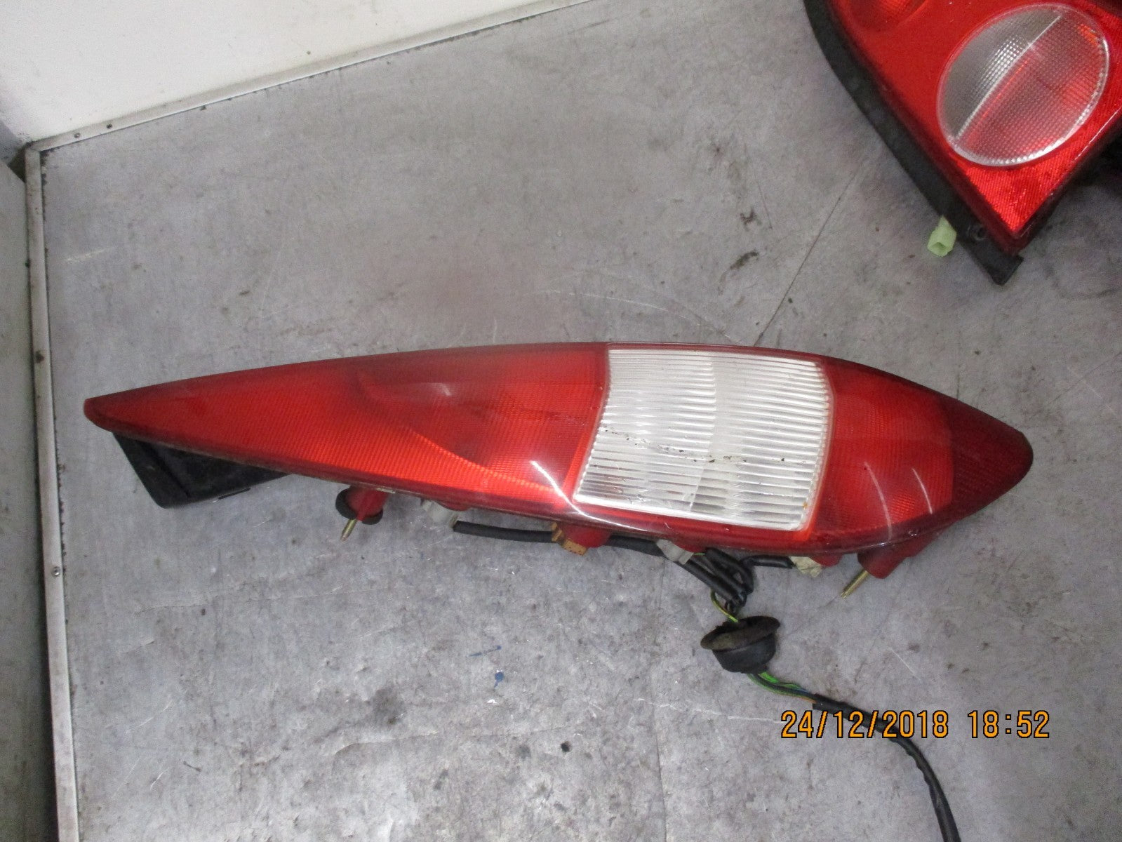 FORD MONDEO MK3 NSR PASSENGER SIDE REAR LIGHT TAIL LIGHT 1S7H3405