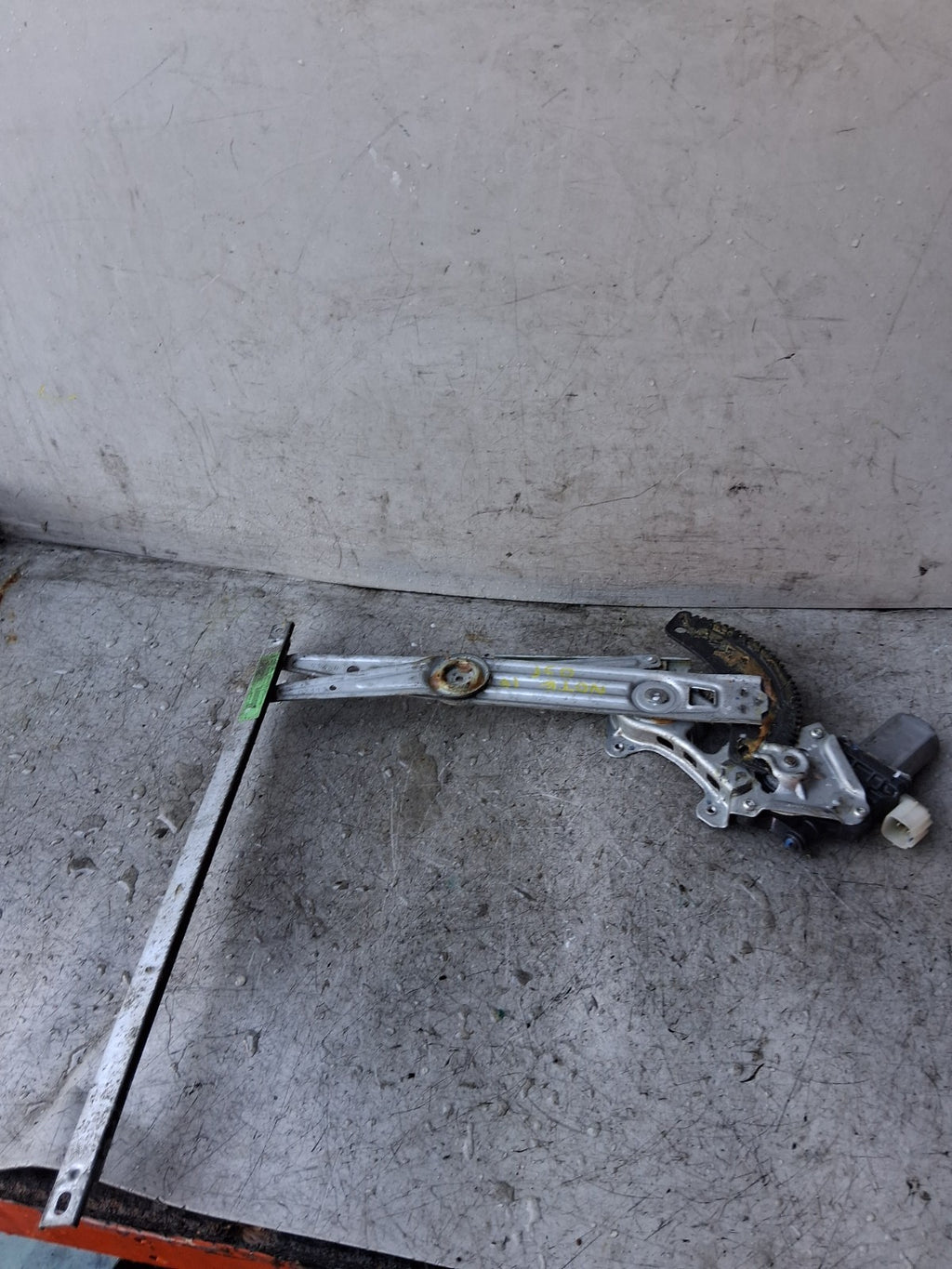 2016 NISSAN NOTE OSF DRIVER SIDE FRONT RIGHT WINDOW MOTOR & REGULATOR 807301HB2A