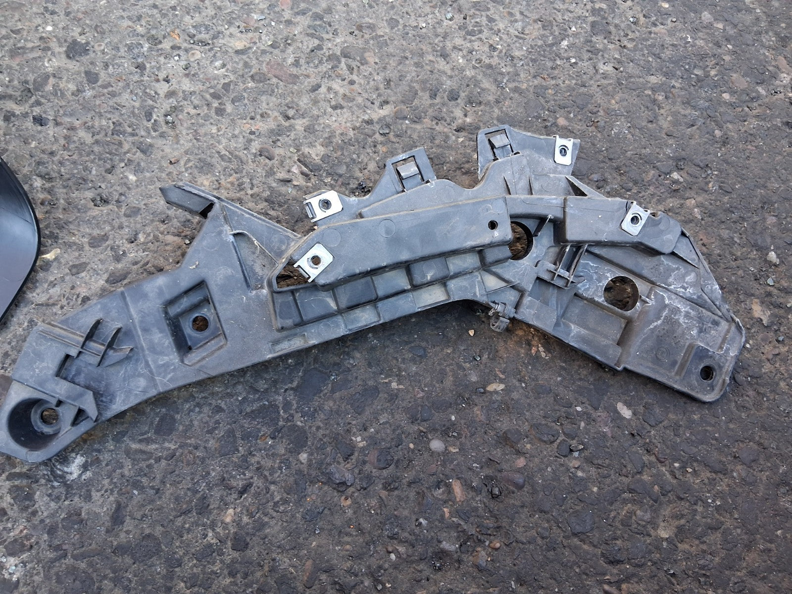 2024 FIAT DUCATO MK3 FACELIFT NSF PASSENGER SIDE HEADLIGHT BRACKET 1391283080