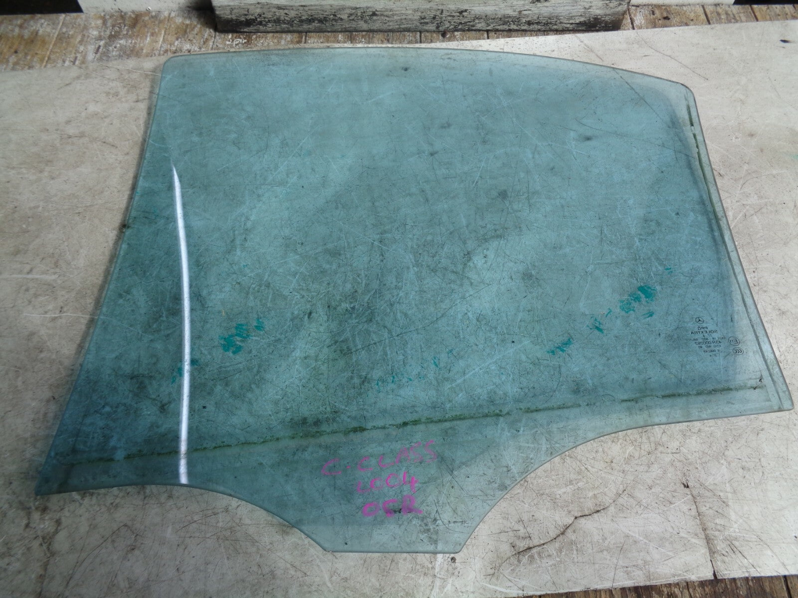 MERCEDES C CLASS OSR DRIVER SIDE REAR DOOR WINDOW GLASS E1143R000262