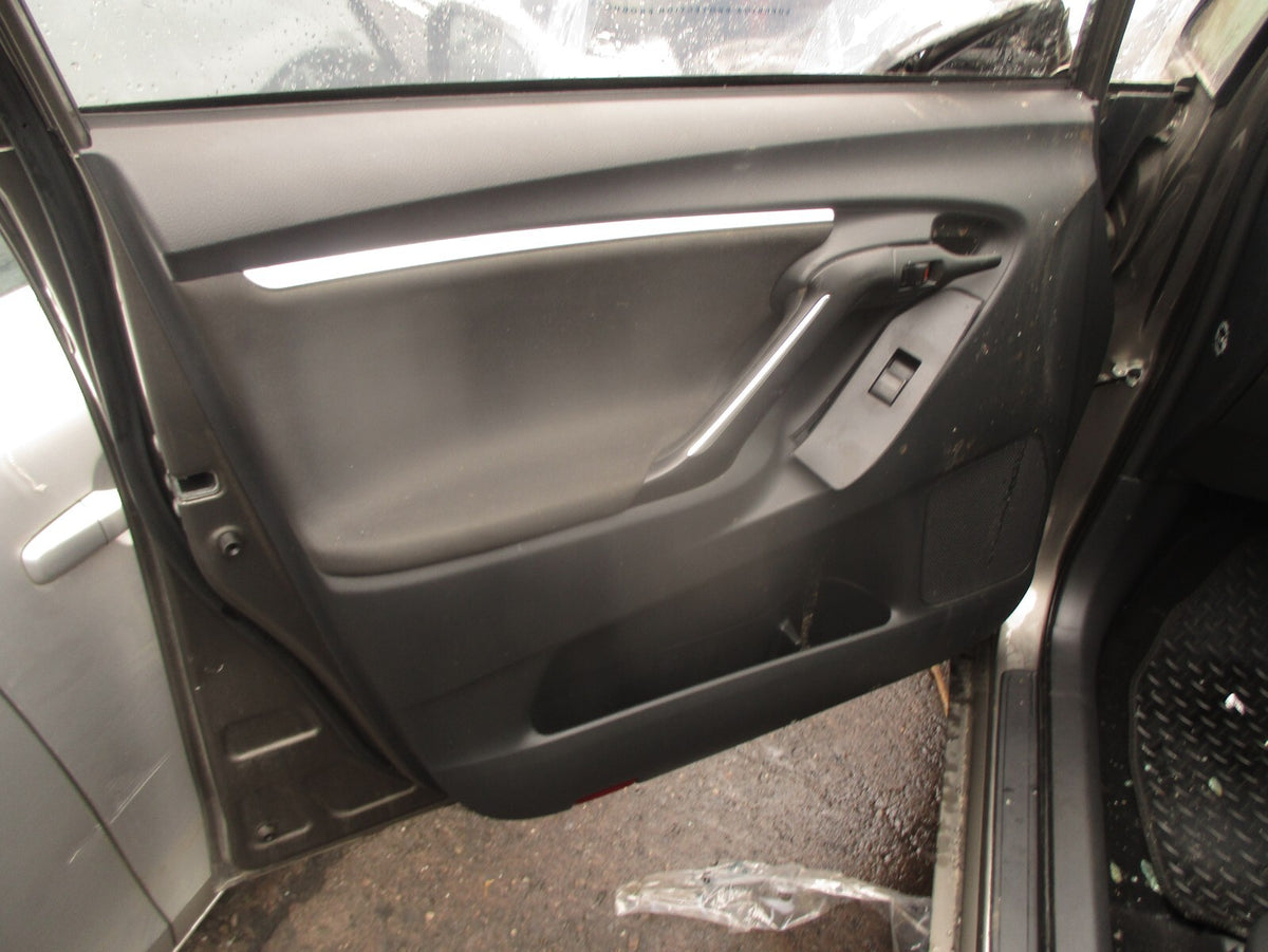2017 TOYOTA VERSO NSF PASSENGER SIDE FRONT LEFT DOOR CARD