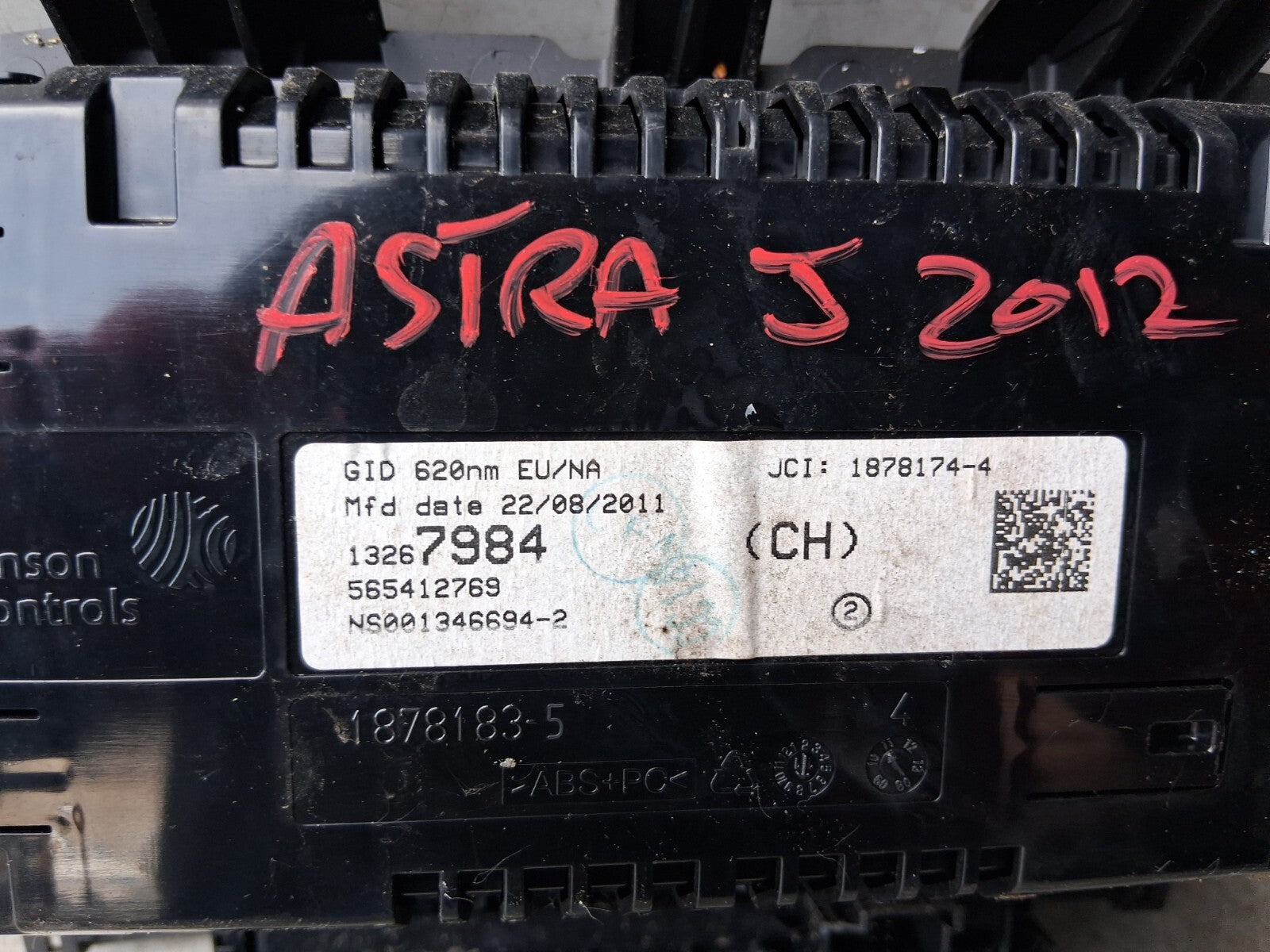 2012 VAUXHALL ASTRA J DASHBOARD SCREEN DISPLAY HAZARD SWITCH TRIM 565412769