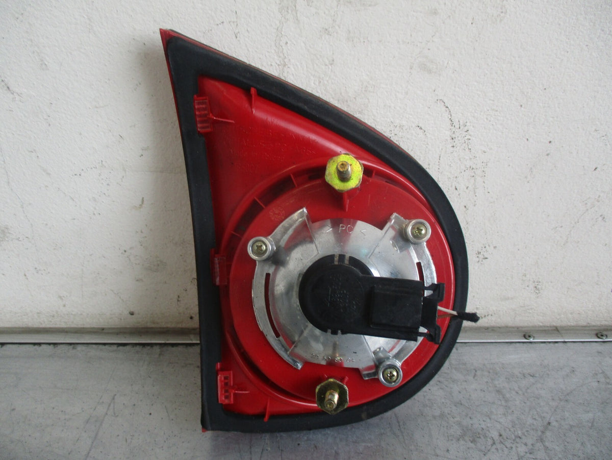 VW VOLKSWAGEN GOLF MK5 OSR DRIVER SIDE REAR INNER LIGHT TAIL LIGHT 1K6945094F
