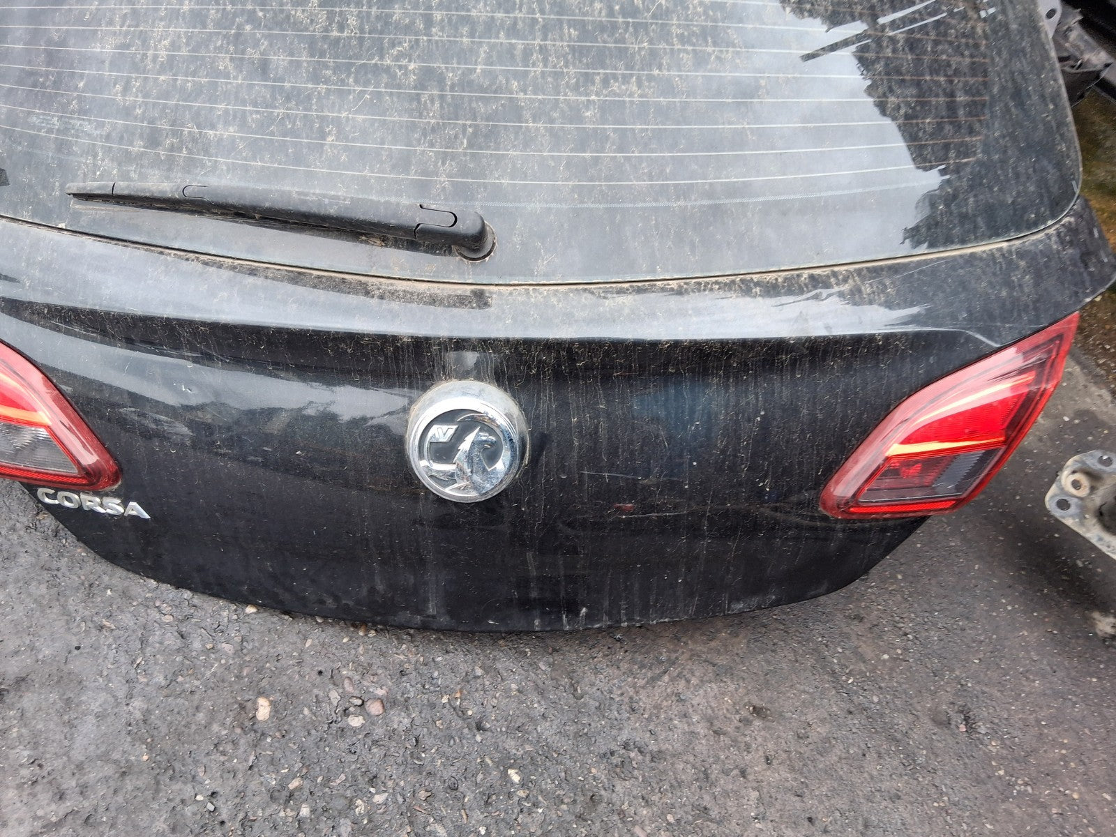 2015 VAUXHALL CORSA E 5 DOOR REAR BOOTLID BOOT COMPLETE BLACK Z22C CARBON