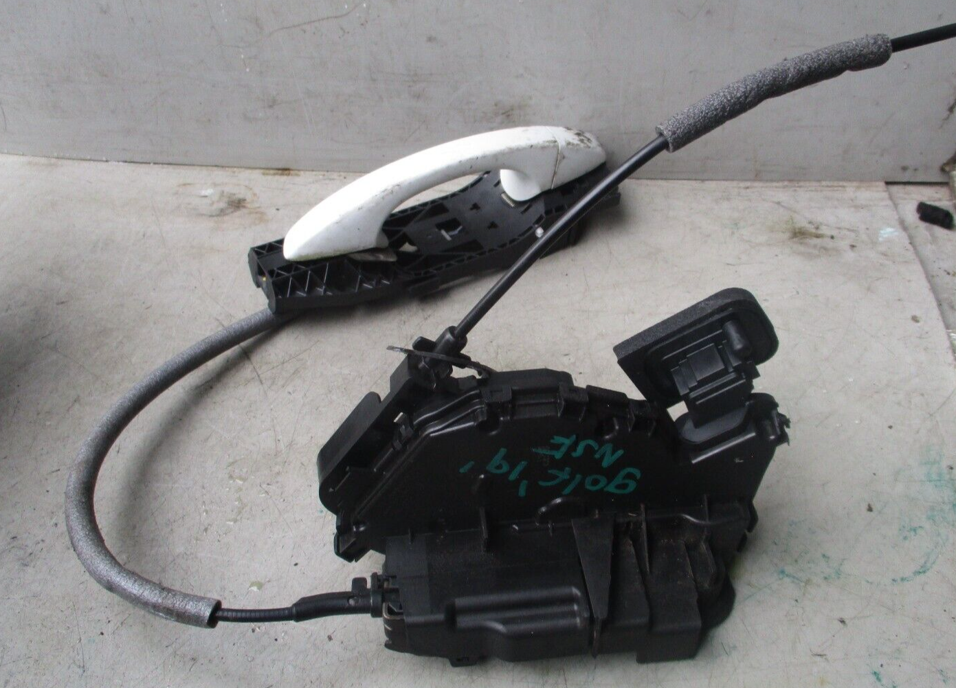 2019 VW GOLF MK7 NSF PASSENGER SIDE FRONT DOOR LOCK MECH & HANDLE  5N0837017E