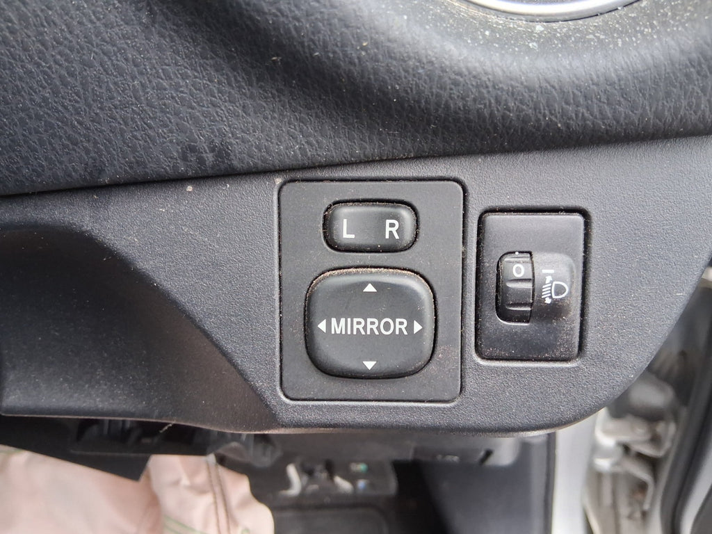 TOYOTA YARIS MK3 2019 WING MIRROR CONTROL SWITCHES