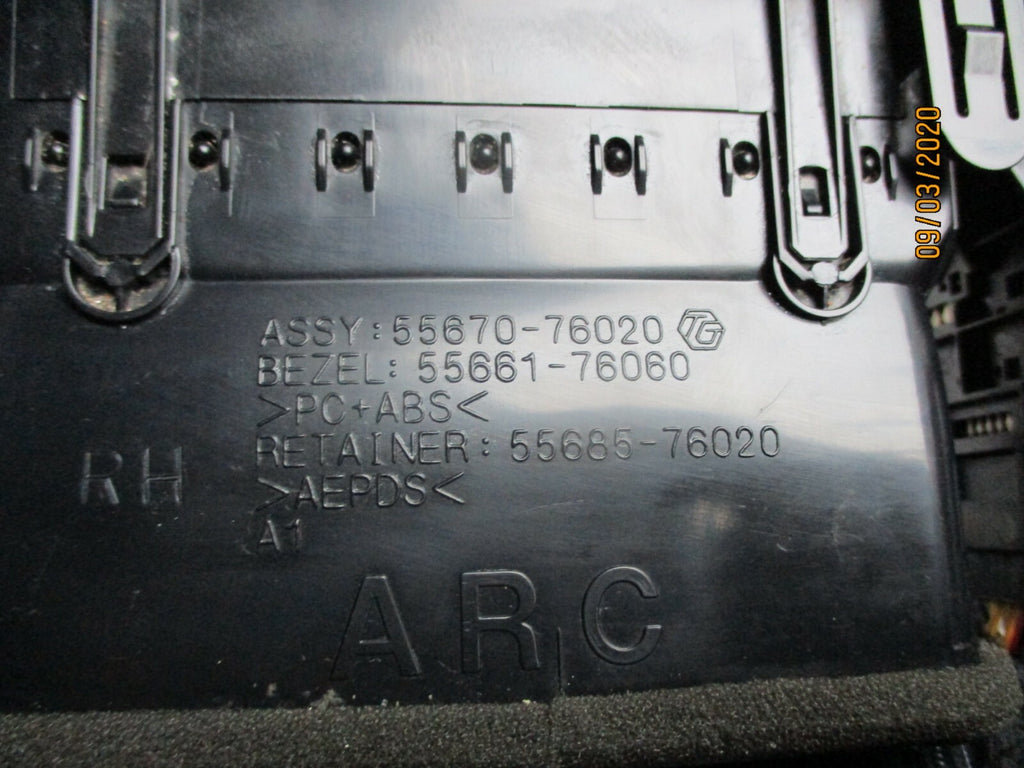 LEXUS CT 200h 2015 CENTRE DASHBOARD HEATER AIR VENT 55670-76020 55661-76060