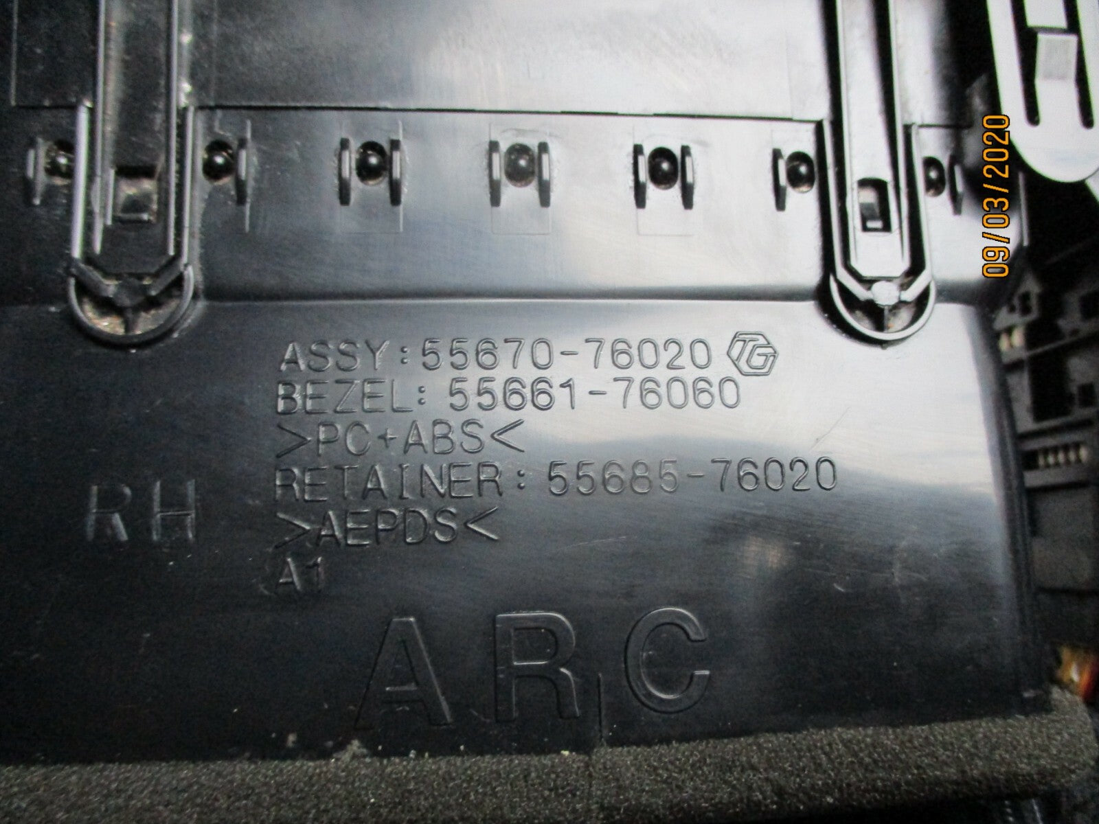 LEXUS CT 200h 2015 CENTRE DASHBOARD HEATER AIR VENT 55670-76020 55661-76060