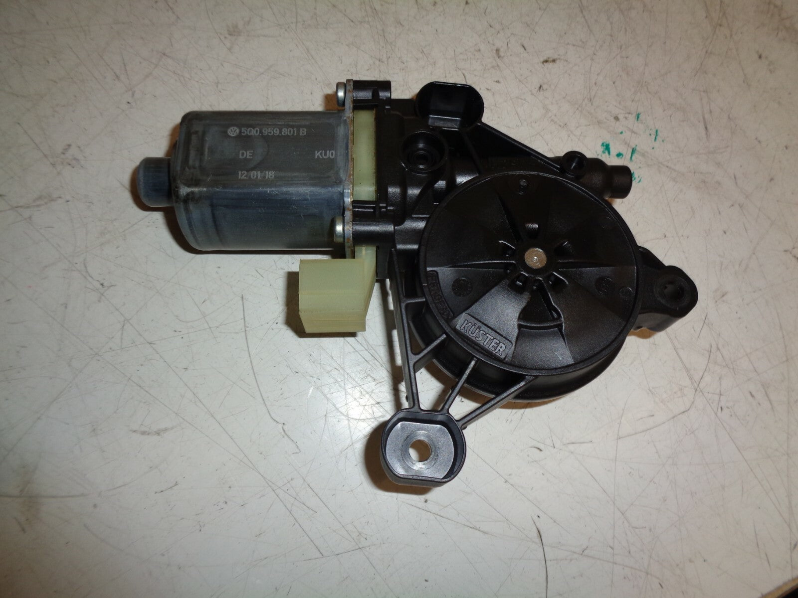 SEAT LEON 2017 5F NSF PASSENGER SIDE FRONT DOOR WINDOW MOTOR 5Q0959801B