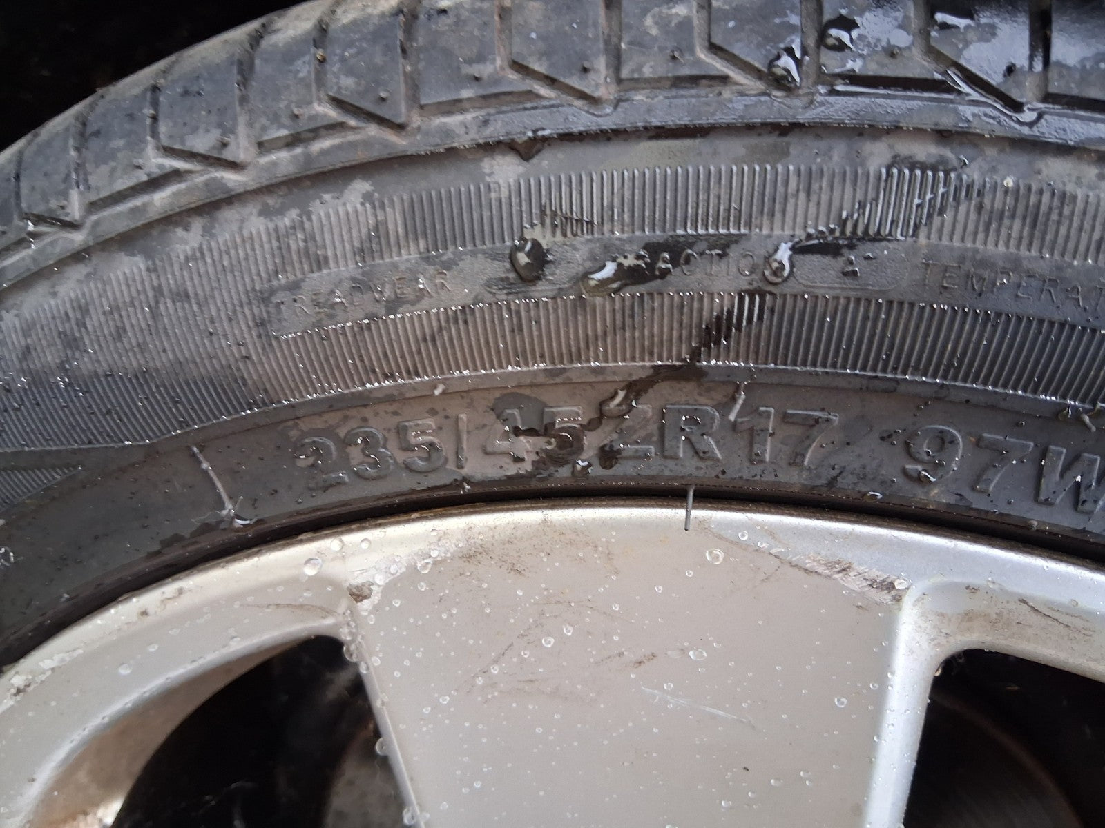 2006 VW VOLKSWAGEN PASSAT B6 17 INCH ALLOY WHEEL WITH TYRE 235/45R17