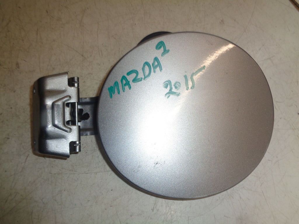 MAZDA 2 DJ MK3 2015 FUEL FILLER FLAP CAP COVER SILVER