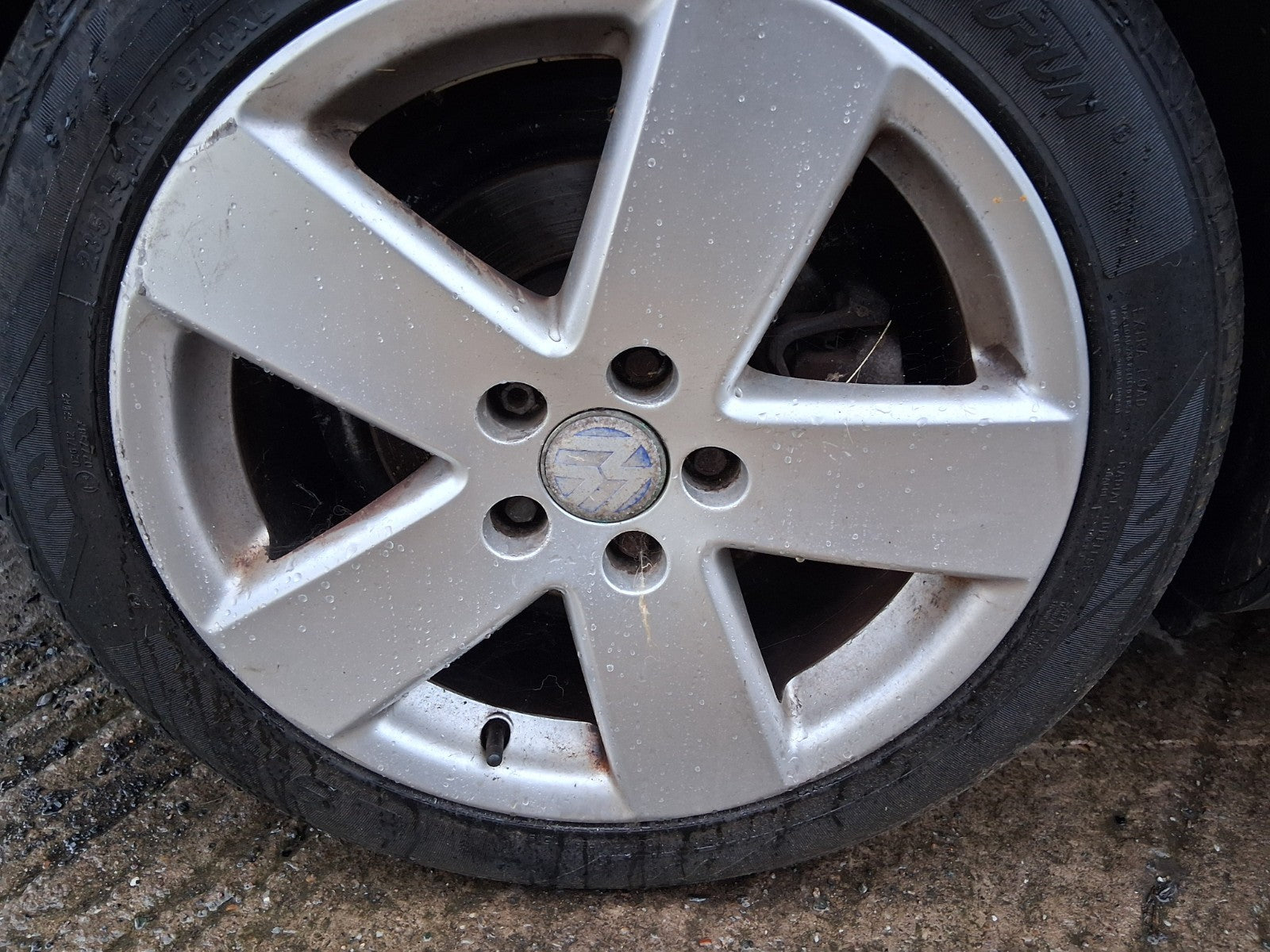 2006 VW VOLKSWAGEN PASSAT B6 17 INCH ALLOY WHEEL WITH TYRE 235/45R17