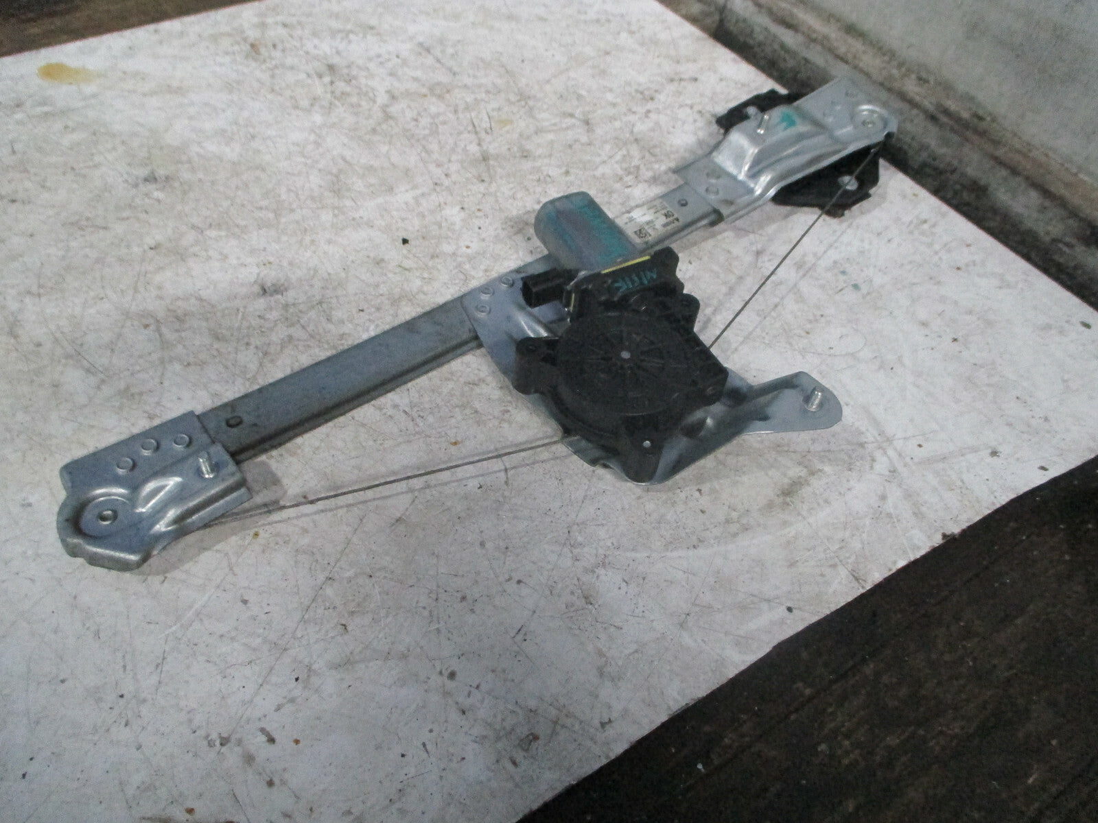 DACIA SANDERO 2015 MK2 NSF PASSENGER SIDE FRONT WINDOW REGULATOR MOTOR