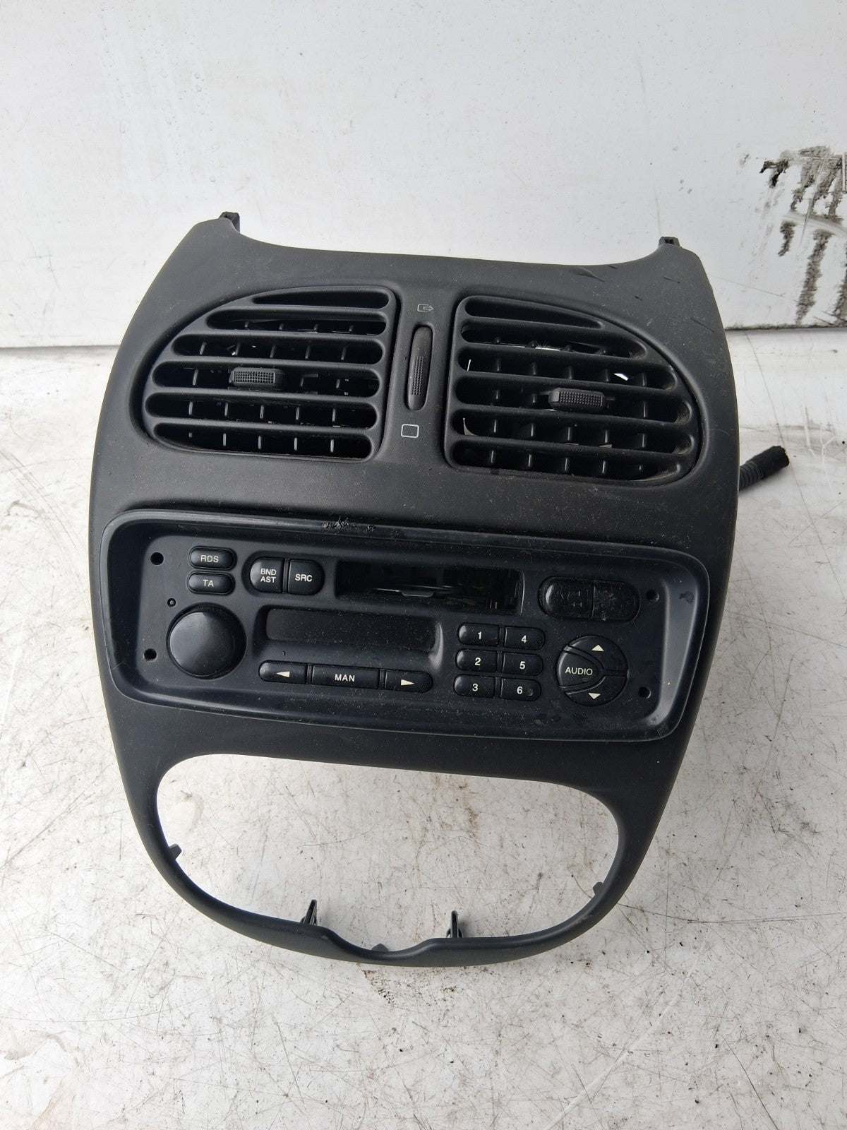 2001 PEUGEOT 206 RADIO CD PLAYER STEREO HEAD UNIT 9641523080