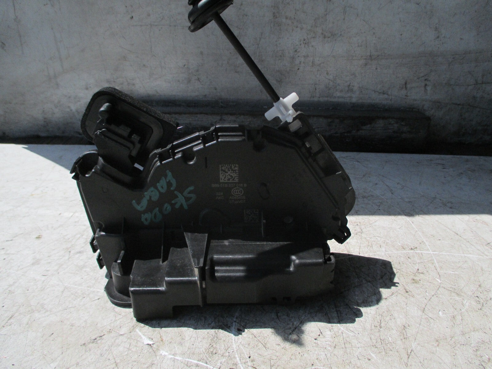 SKODA FABIA MK3 2021 OSF DRIVER SIDE FRONT RIGHT SIDE DOOR LOCK 5TB837016B