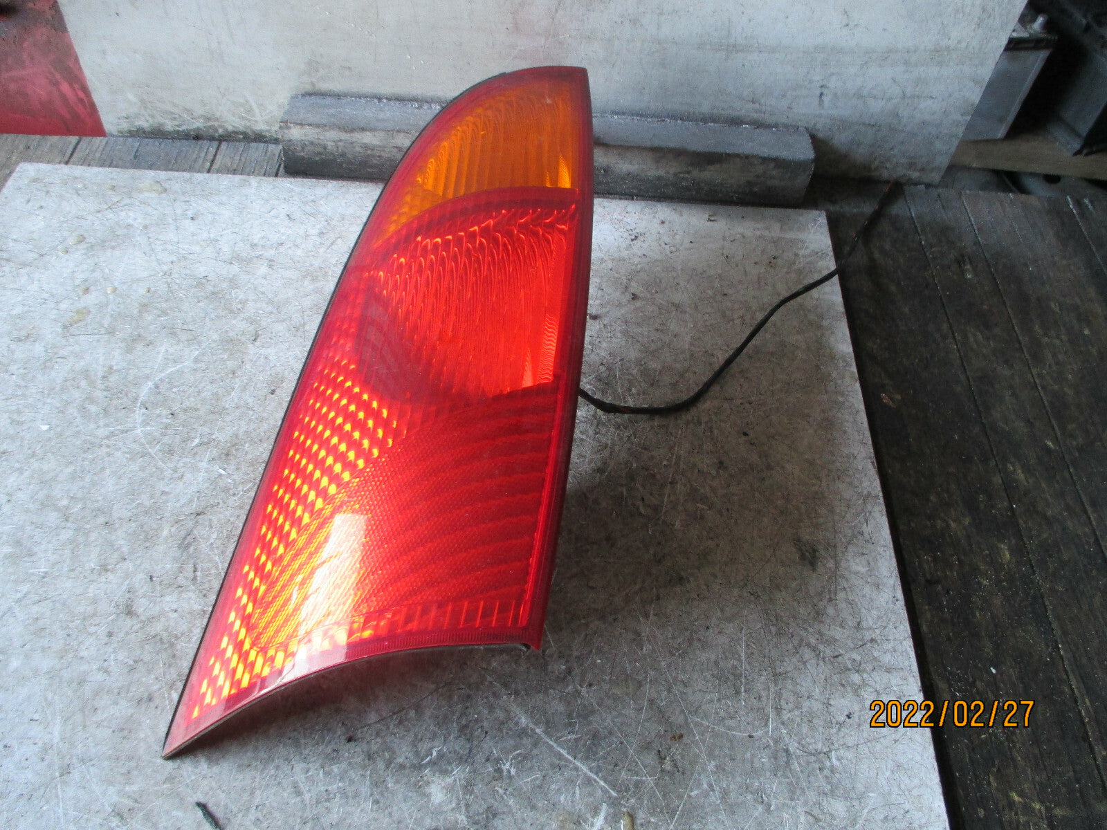 FORD FOCUS MK1 2003  OSR DRIVER SIDE REAR TAIL LIGHT