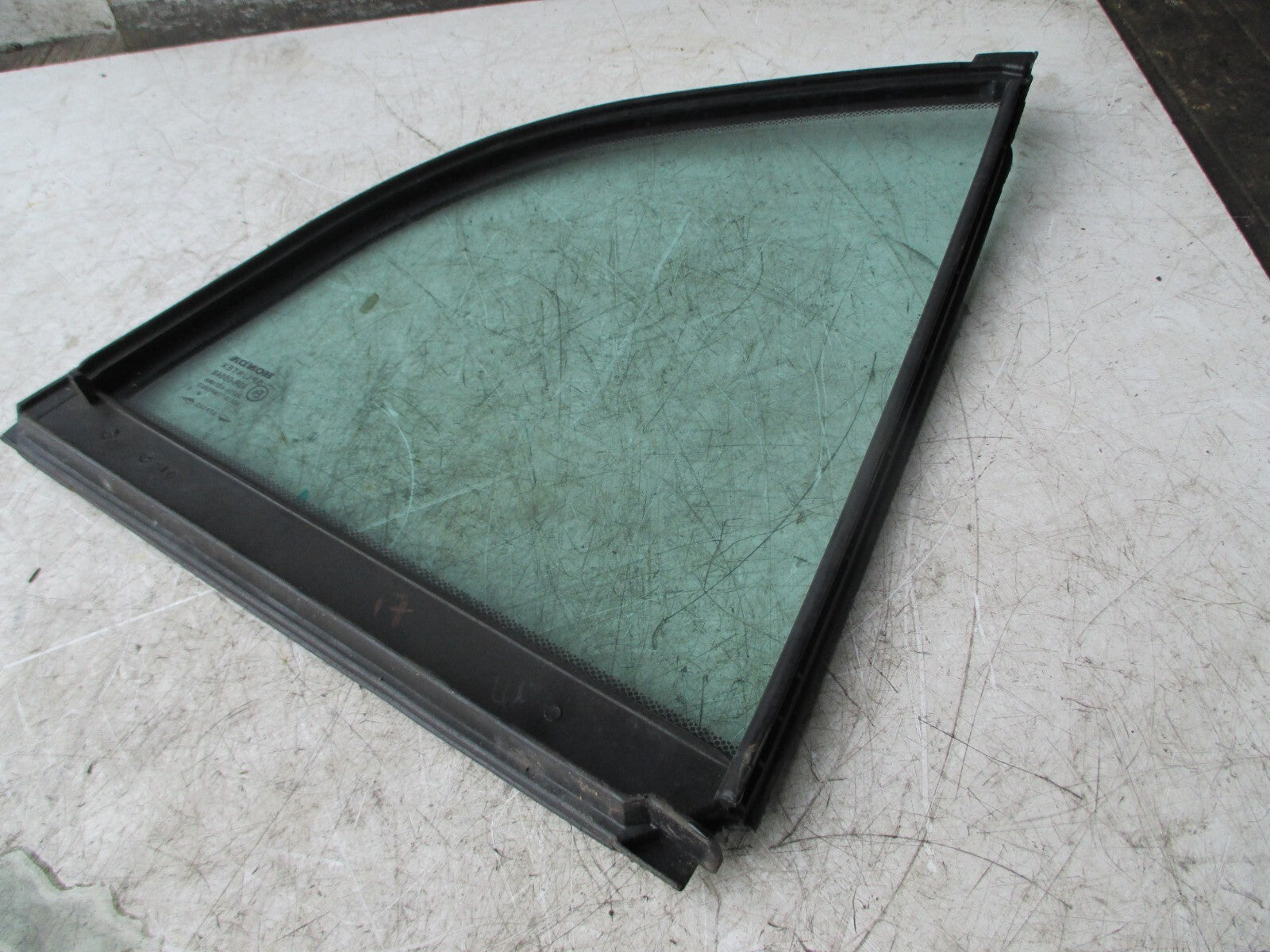 HONDA ACCORD MK6 OSR DRIVER SIDE REAR QUARTER WINDOW GLASS