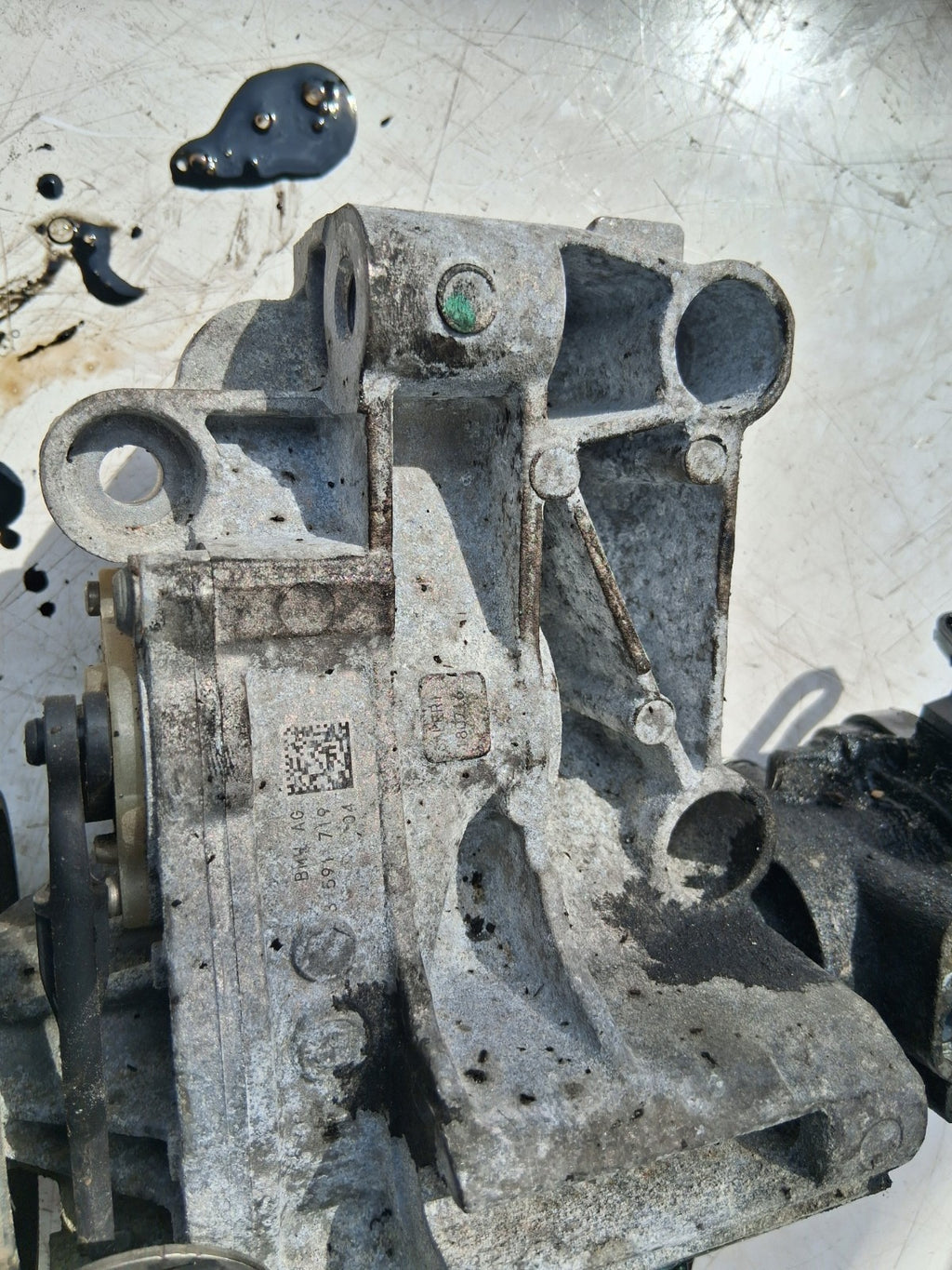 2018 BMW X1 F48 2.0 DIESEL COOLANT WATER PUMP HOUSING 8591719