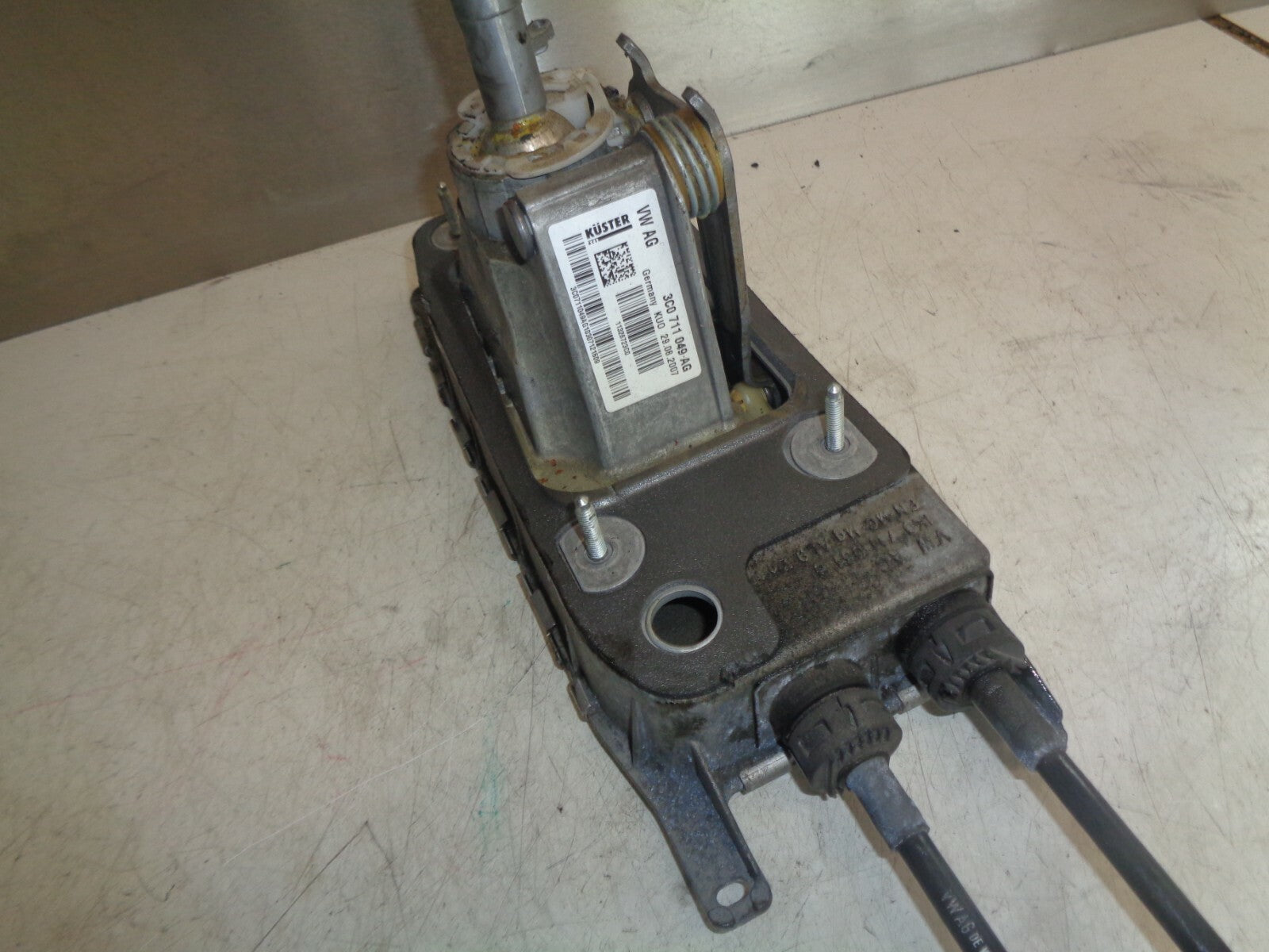 VW VOLKSWAGEN PASSAT CC 2012 6 GEAR SHIFTER WITH LINKAGES 3C0711049AG