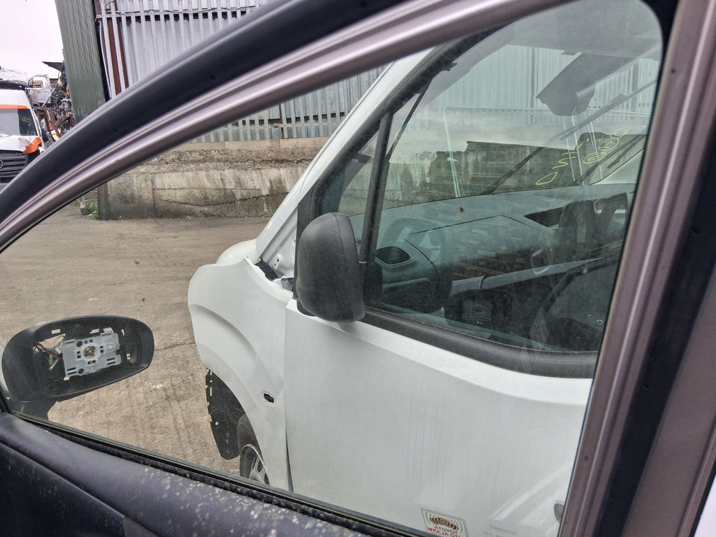 2018 TOYOTA PRIUS V PLUS XW40 OSF DRIVER SIDE FRONT RIGHT WINDOW GLASS