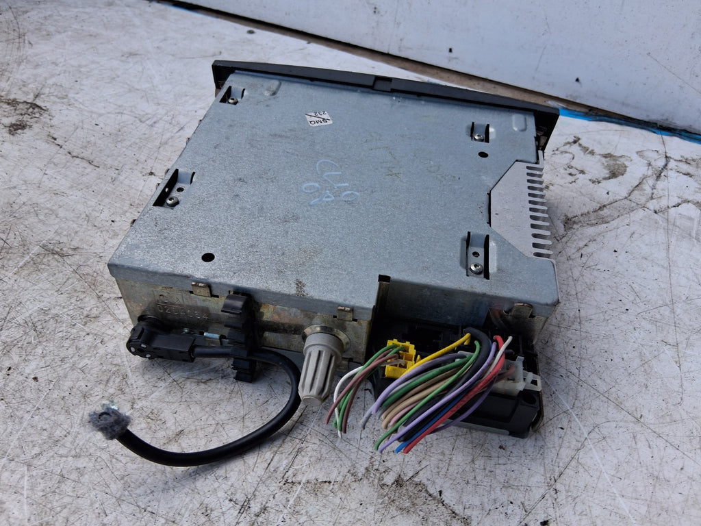 2008 RENAULT CLIO MK3 RADIO CD PLAYER STEREO HEAD UNIT 8200607915
