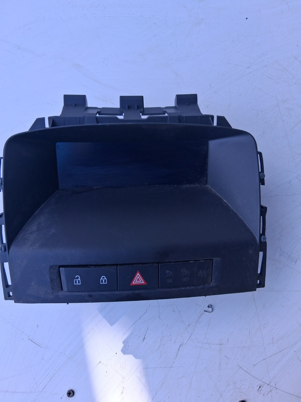 2013 VAUXHALL ASTRA J DASHBOARD SCREEN DISPLAY HAZARD SWITCH TRIM 565412769