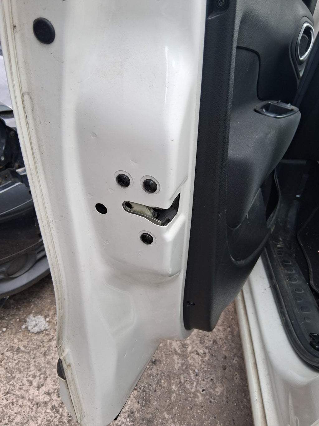 2019 FIAT 500L URBAN HATCH NSF PASSENGER SIDE FRONT DOOR LOCK MECHANISM