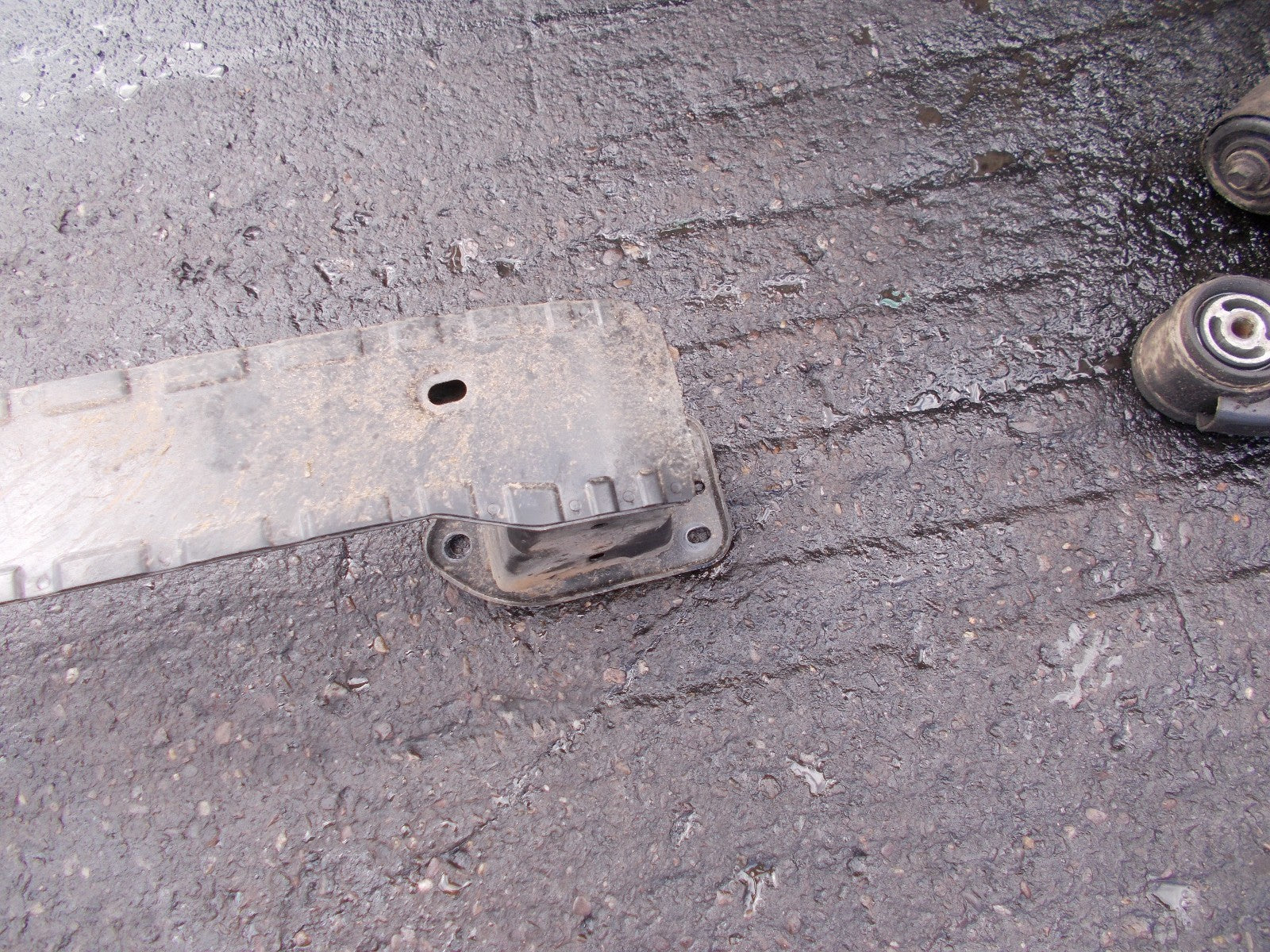 FORD FOCUS ESTATE MK3 REAR BUMPER IMPACT REINFORCEMENT BAR BM51 N403C94 AD