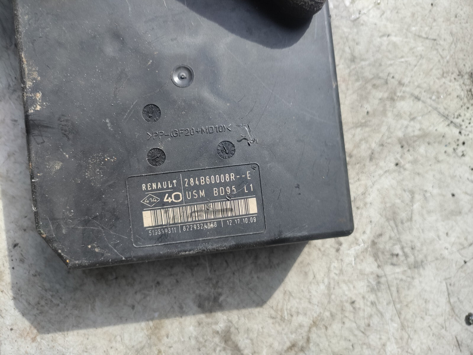 RENAULT MEGANE MK3 2011 UNDER BONNET FUSE BOX 284B60008R