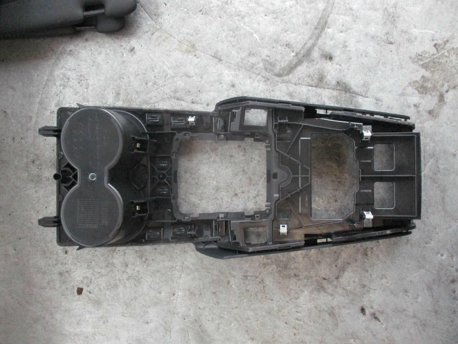 AUDI A3 8V (MK3) CENTRE CONSOLE SURROUND TRIM & CUP HOLDERS 8V2864261A