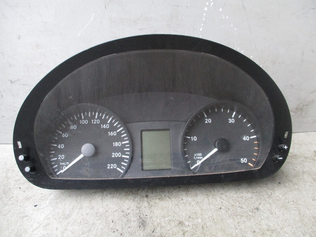 MERCEDES VITO W639 2011 2.1 DIESEL SPEEDOMETER INSTRUMENT CLUSTER A6399001100