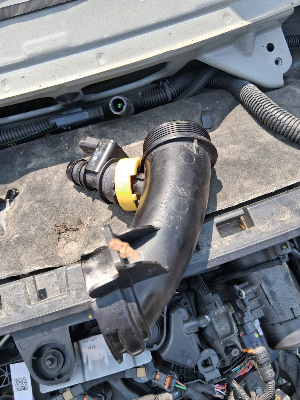 2024 DS AUTOMOBILES DS 7 1.5 DIESEL AIR INTAKE PIPE 9810921180