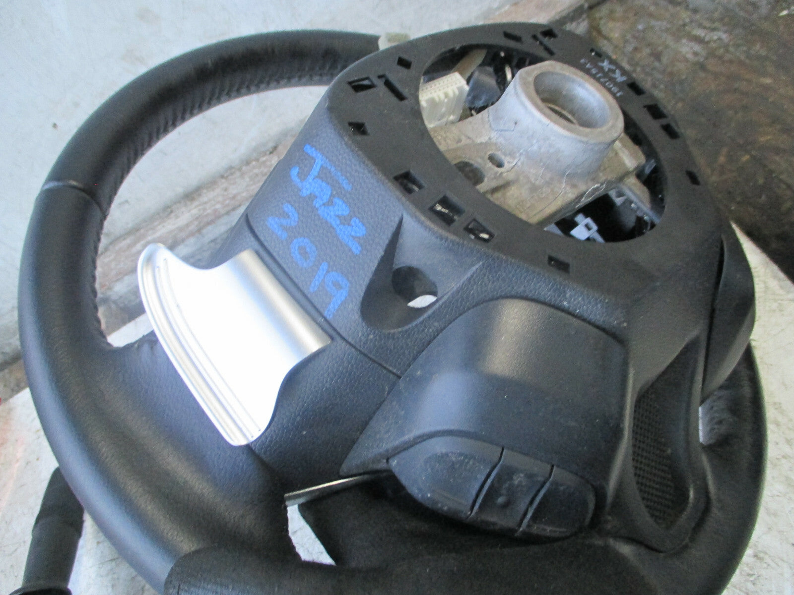 HONDA JAZZ MK4 2019 3 SPOKE MULTIFUNCTION STEERING WHEEL