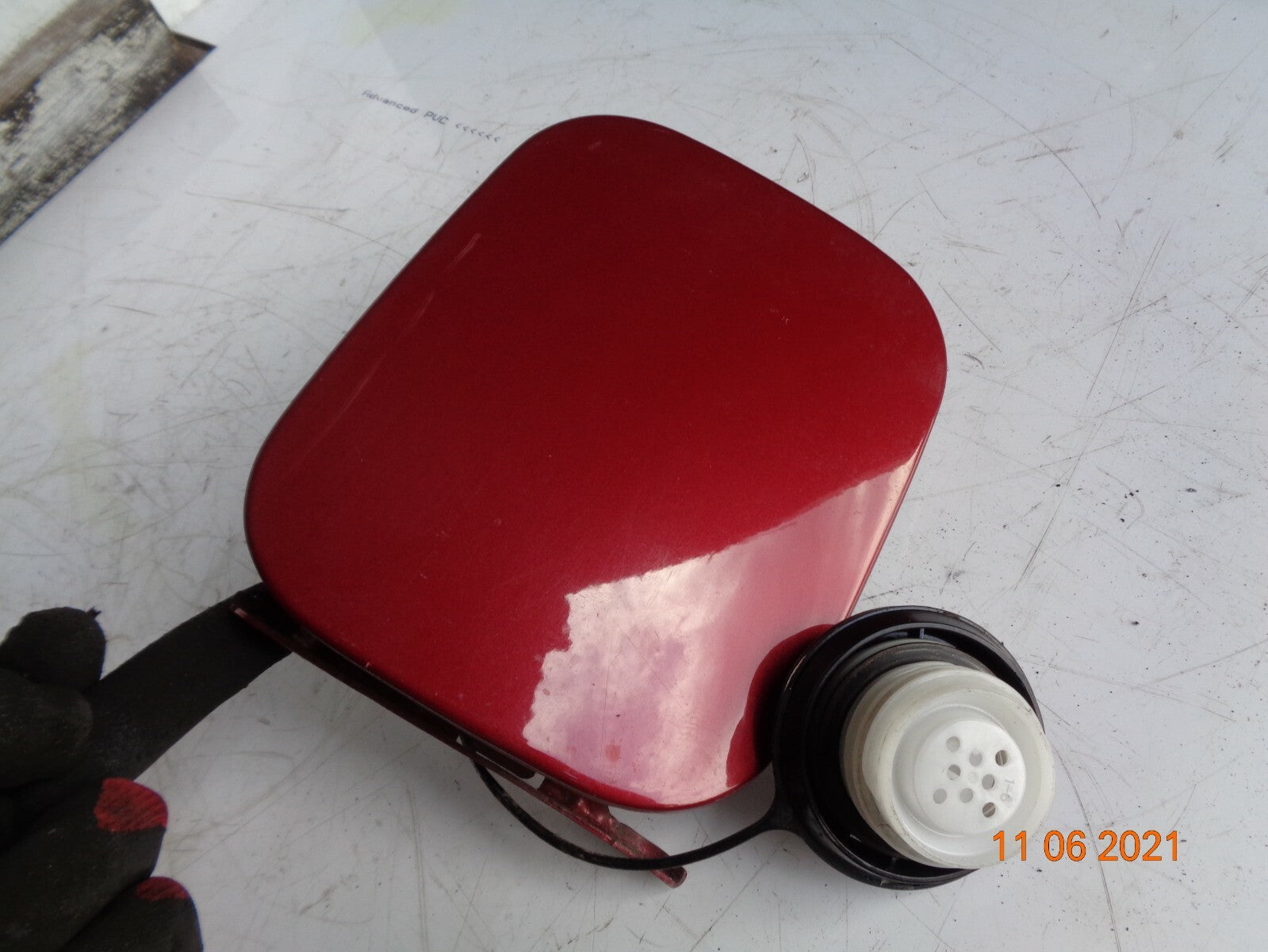 NISSAN QASHQAI J11 MK2 2018 FUEL PETROL DIESEL FILLER DOOR FLAP CAP COVER RED