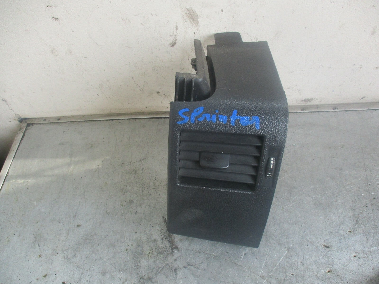 MERCEDES-BENZ SPRINTER MK2 W906 2011 NS PASSENGER SIDE HEATER AIR VENT