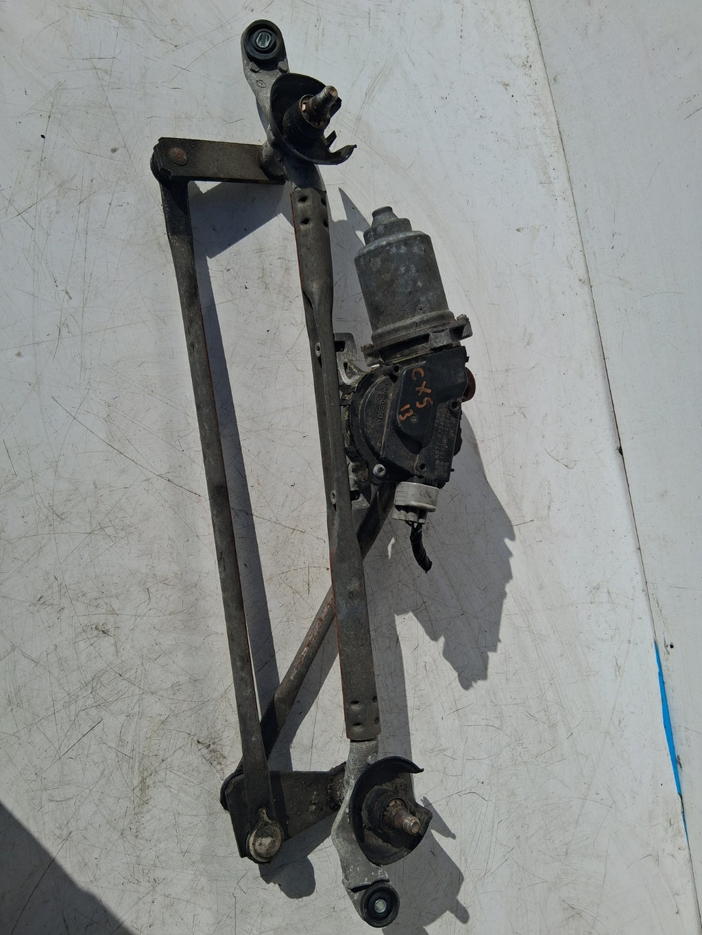 2013 MAZDA CX5 FRONT WINDSCREEN / SHIELD WIPER MOTOR LINKAGE KD7767340A