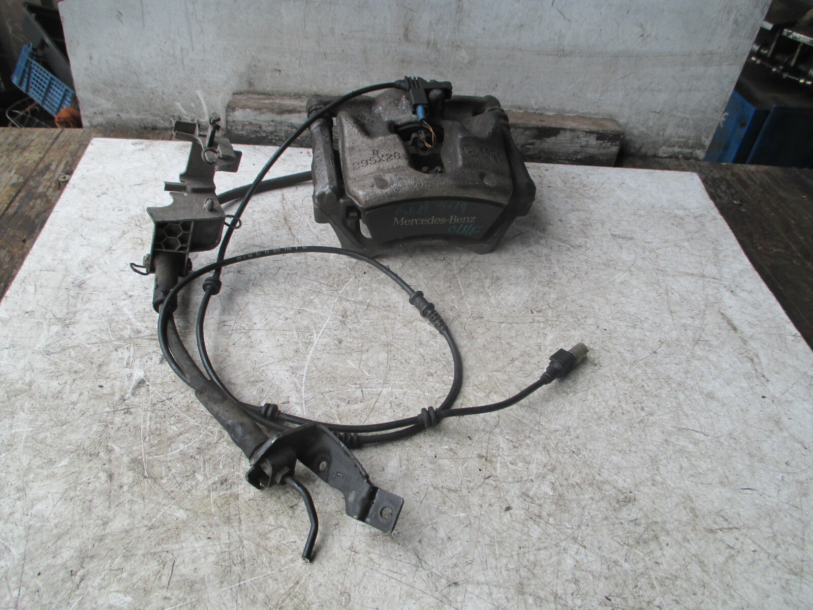 MERCEDES GLA X156 MK1 180 1.6 PETROL OSF DRIVER SIDE FRONT BRAKE CALIPER